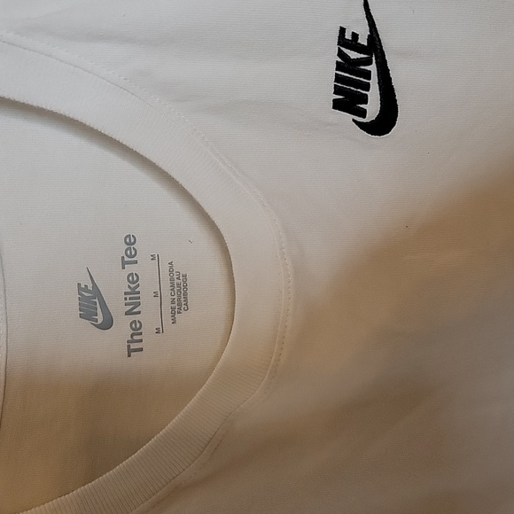 Nike White Short Sleeve Tee Classic Crew Neck - Picture 2 of 3